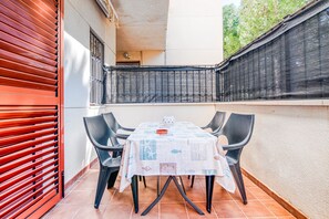 تناول الطعام بالخارج