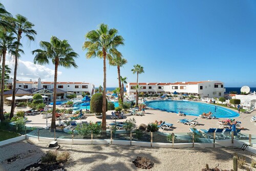 Vacation Home "Club Atlantis with Views" with Shared Pool & Wi-Fi
