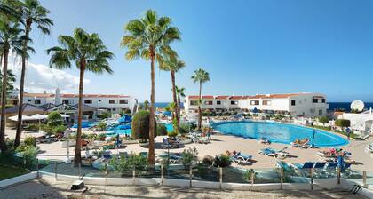 Vacation Home "Club Atlantis with Views" with Shared Pool & Wi-Fi