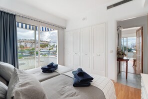 2 bedrooms, iron/ironing board, free WiFi, bed sheets - Vacation Home "Club Atlantis with Views" with Shared Pool & Wi-Fi (Costa Adeje)