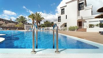 Een verwarmd zwembad