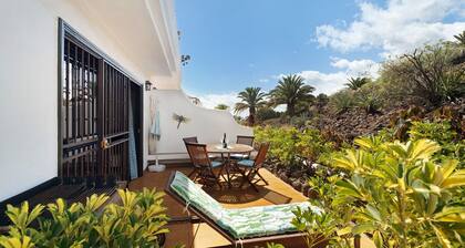 Vacation Apartment 'Blue Dream Pebble Beach' with Sea View, Shared Pool and Wi-Fi