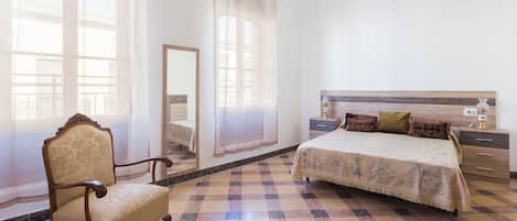 5 Schlafzimmer, Bügeleisen/Bügelbrett, kostenloses WLAN, Bettwäsche