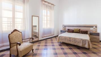 5 habitaciones, tabla de planchar con plancha y wifi gratis