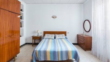 5 chambres, fer et planche à repasser, Wi-Fi gratuit, draps fournis