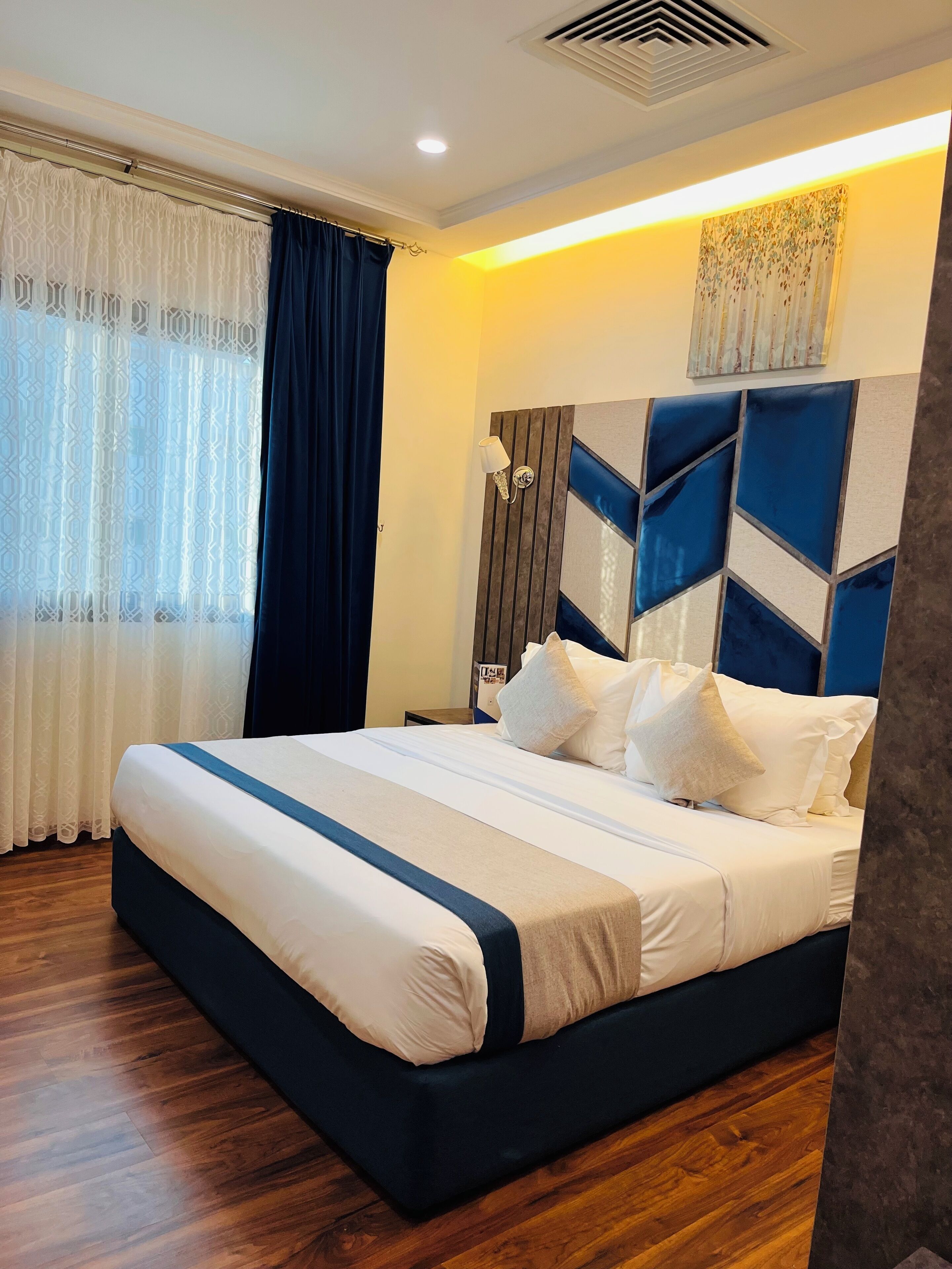 Executive Suite | Blackout drapes, soundproofing, iron/ironing board, free WiFi