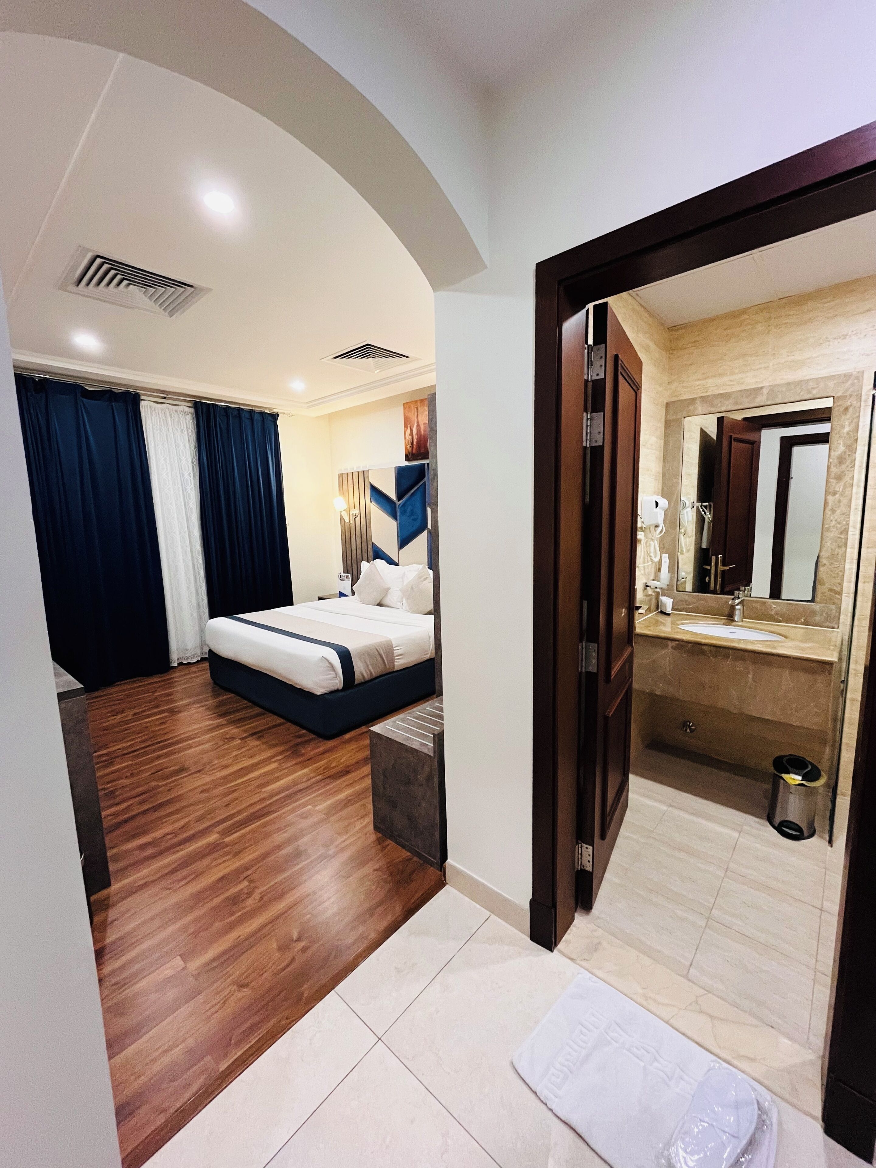 Suite – superior | Blendingsgardiner, lydisolert, strykejern/-brett og wi-fi (inkludert)