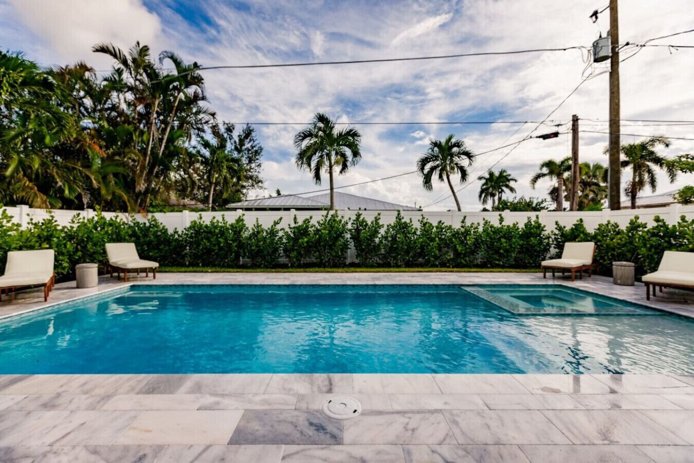 حمّام سباحة خارجي، حمّام سباحة مُدفَّأ