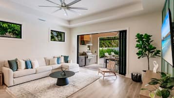 Smart TV, chimenea, tenis de mesa y estéreo