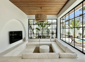 Téléviseur, bureau