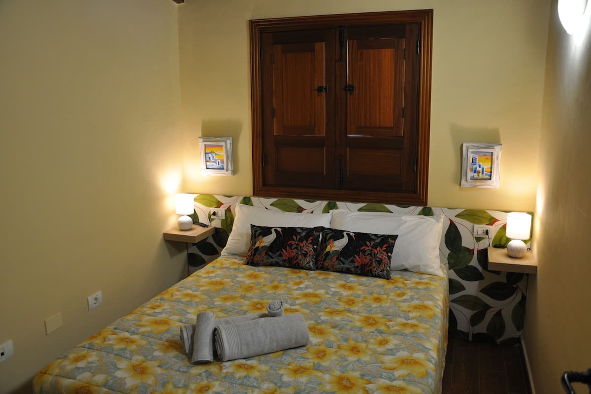Basic Double Room | Free WiFi, bed sheets