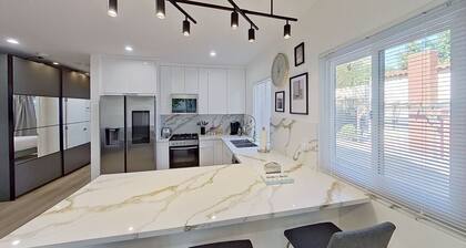 NOHO URBAN RETREAT: NEWLY REMODELED 1-BEDROOM APT w/ PARKING & EV CHARGER p71