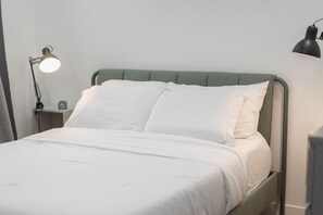 1 habitación, escritorio, tabla de planchar con plancha y wifi gratis 