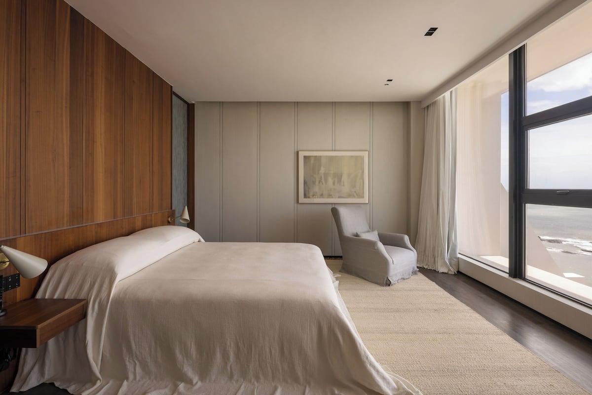 THE SEA SUITE | Minibar, in-room safe, desk, blackout drapes