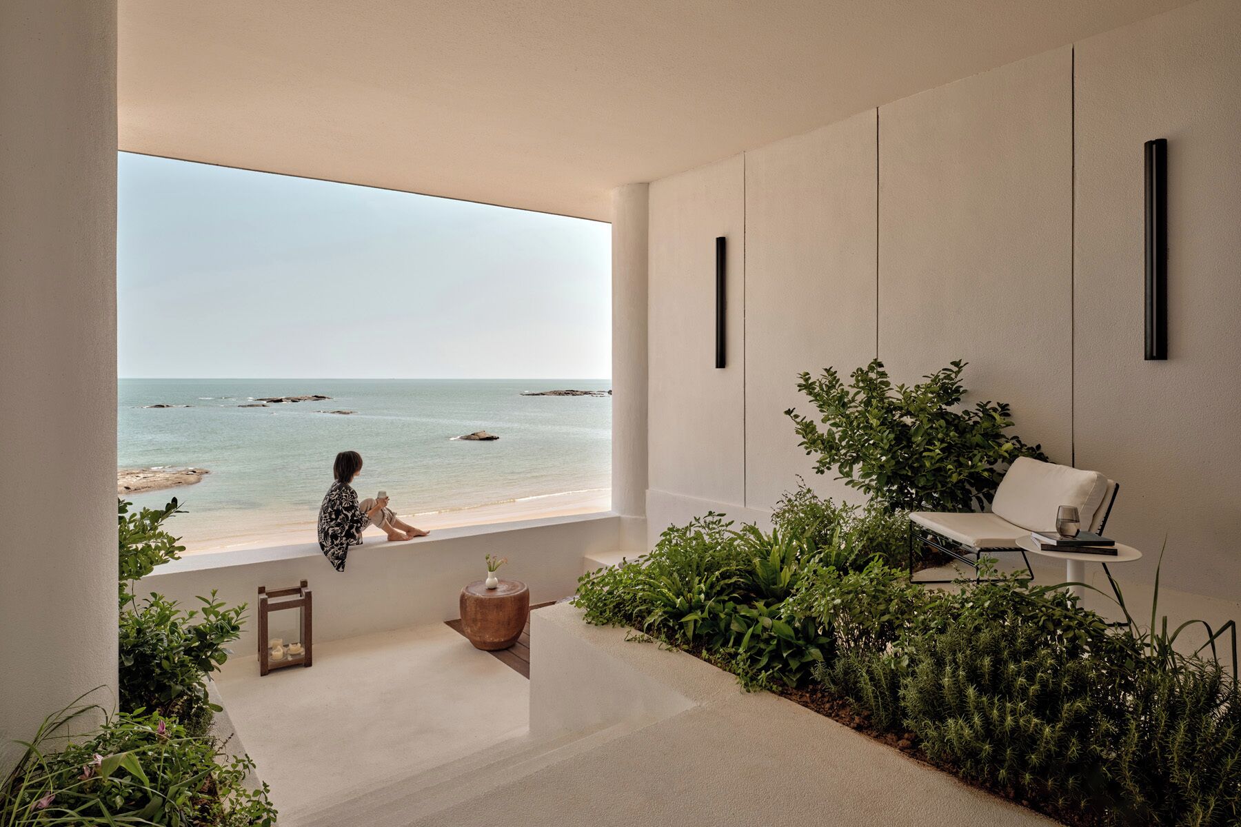 REEF GARDEN SUITE | Minibar, in-room safe, desk, blackout drapes