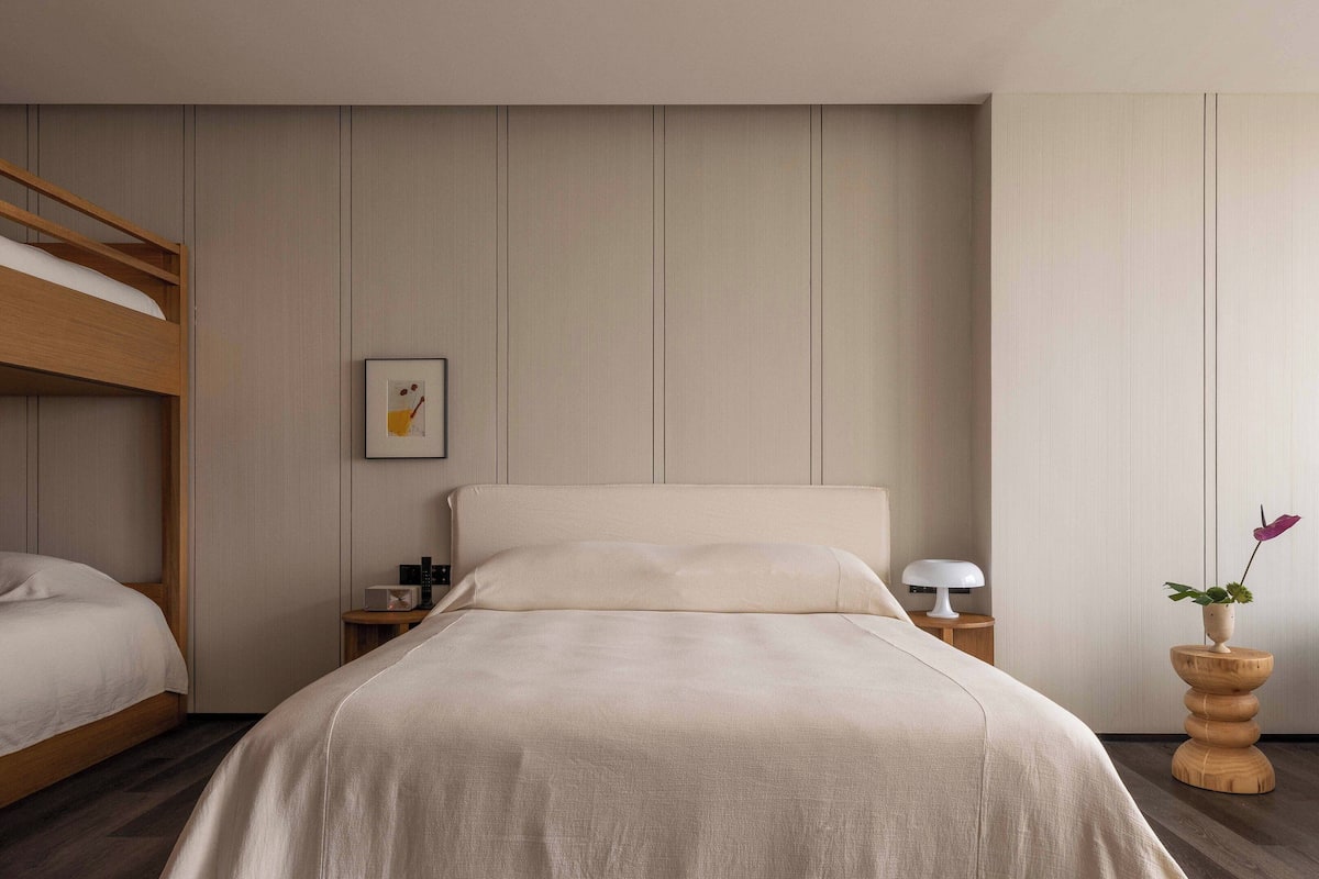 BUNK BED STUDIO | Minibar, in-room safe, desk, blackout drapes