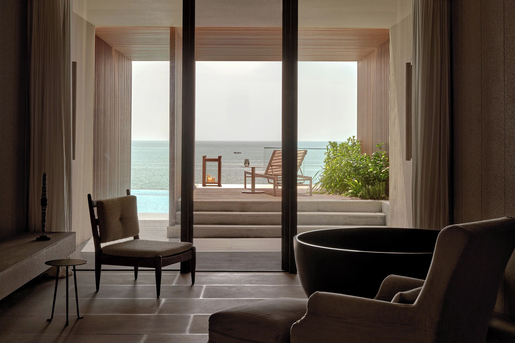 POOLSIDE STUDIO | Minibar, in-room safe, desk, blackout drapes