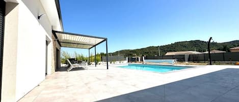 Outdoor pool, a heated pool