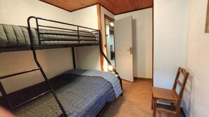 2 bedrooms, iron/ironing board, travel crib, free WiFi