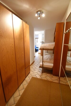 1 bedroom, bed sheets - Excelsior Central Apartment (Madonna di Campiglio)