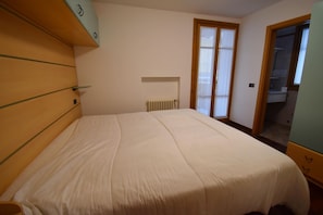1 bedroom, bed sheets - Excelsior Central Apartment (Madonna di Campiglio)