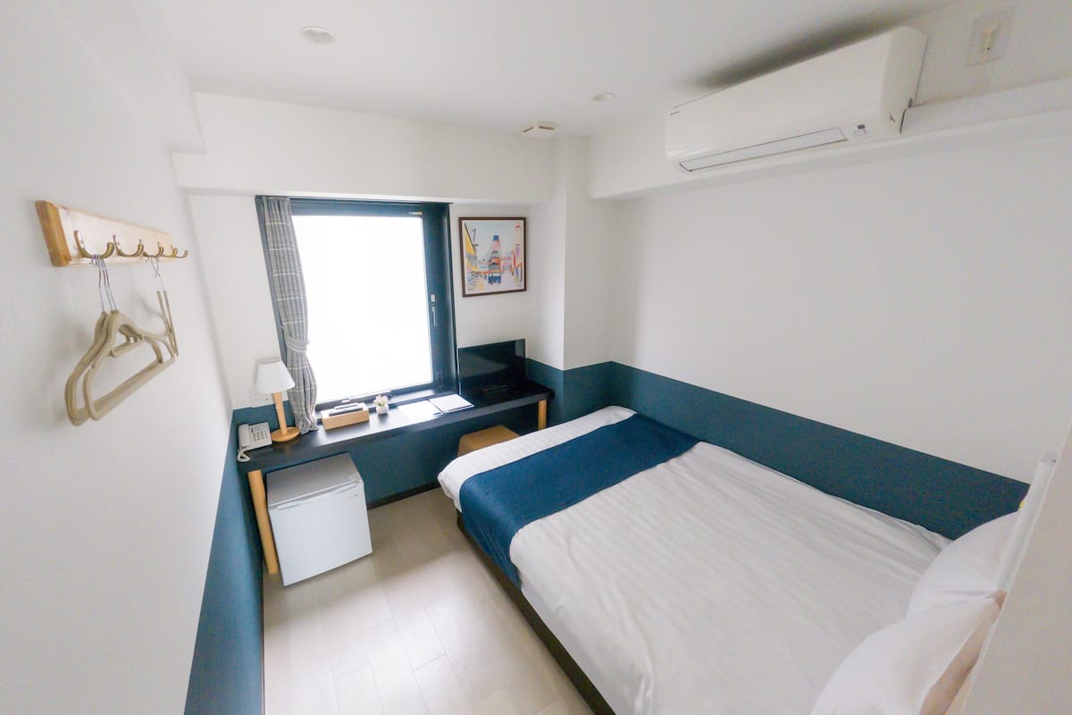 Standard Double Room | 1 bedroom, desk, blackout curtains, soundproofing