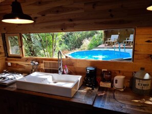 Kühlschrank, Mikrowelle, Ofen, Herdplatte