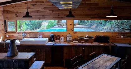 Cabane Avec Piscine au Cœur du Maquis