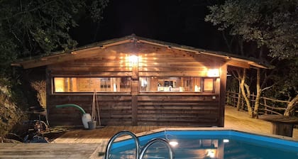 CABANE avec piscine au cœur du maquis