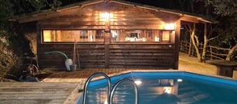 Cabane Avec Piscine au Cœur du Maquis