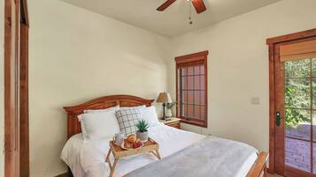 3 bedrooms, iron/ironing board, travel crib, free WiFi
