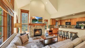 Smart TV, fireplace