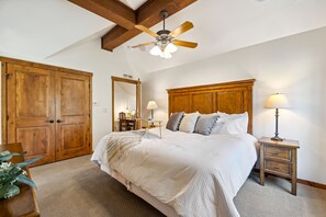 2 habitaciones, escritorio, tabla de planchar con plancha y wifi gratis 