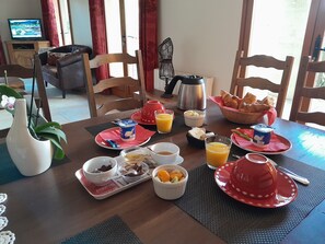 Dining - Villa 10 Personnes au Calme Entre mer et Montagne. 5 Chambres, 5 Salles de Bain (Vico)