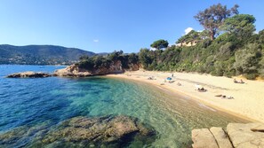 Beach - Villa 10 Personnes au Calme Entre mer et Montagne. 5 Chambres, 5 Salles de Bain (Vico)