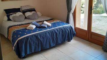 5 bedrooms, travel crib, WiFi (free), bed sheets