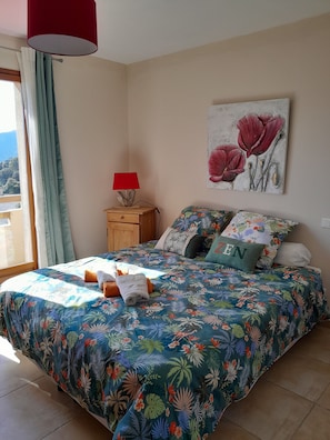 5 bedrooms, travel crib, free WiFi, bed sheets