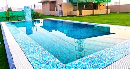 FARM HOUSE FOR BIRTHDAY PARTY