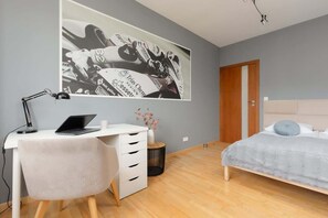 2 quartos, ferros/tábuas de passar roupa, Wi-Fi, roupa de cama