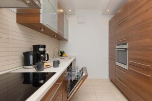 Fridge, microwave, oven, stovetop - Zawiszy 14 | Modern Apartment | Parking (Warszawa)