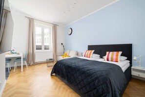 Iron/ironing board, WiFi, bed sheets