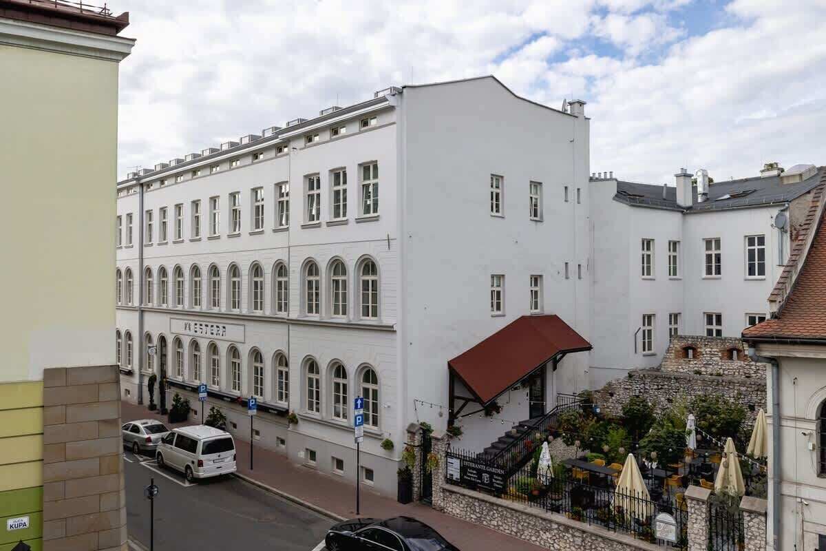 A white building with arched windows and a sign that reads "KLESTERIA."