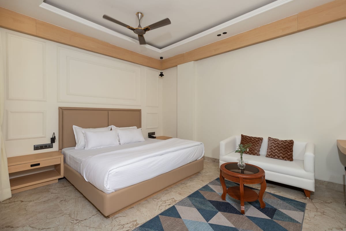 Premium Room | 1 bedroom, desk, soundproofing, free WiFi