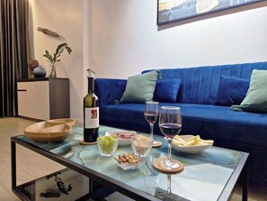 TV, books - Your Local Spacious 3-story Home, Rooftop views & King Beds near Night Bazaar (Chang Wat Chiang Mai)