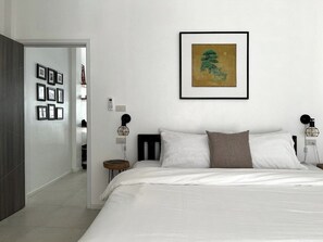 2 bedrooms, desk, iron/ironing board, WiFi - Your Local Spacious 3-story Home, Rooftop views & King Beds near Night Bazaar (Chang Wat Chiang Mai)