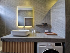 Shower, hair dryer, towels