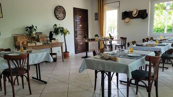 Free daily continental breakfast