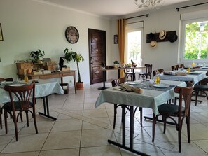 Free daily continental breakfast
