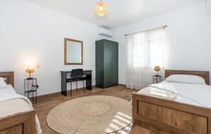 4 Schlafzimmer, Reisekinderbett, kostenloses WLAN, Bettwäsche