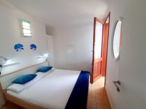 1 bedroom, free WiFi, bed sheets - Casa Lolita Eraclea Mare. Cozy small apartment steps from the beach. (Eraclea Mare)
